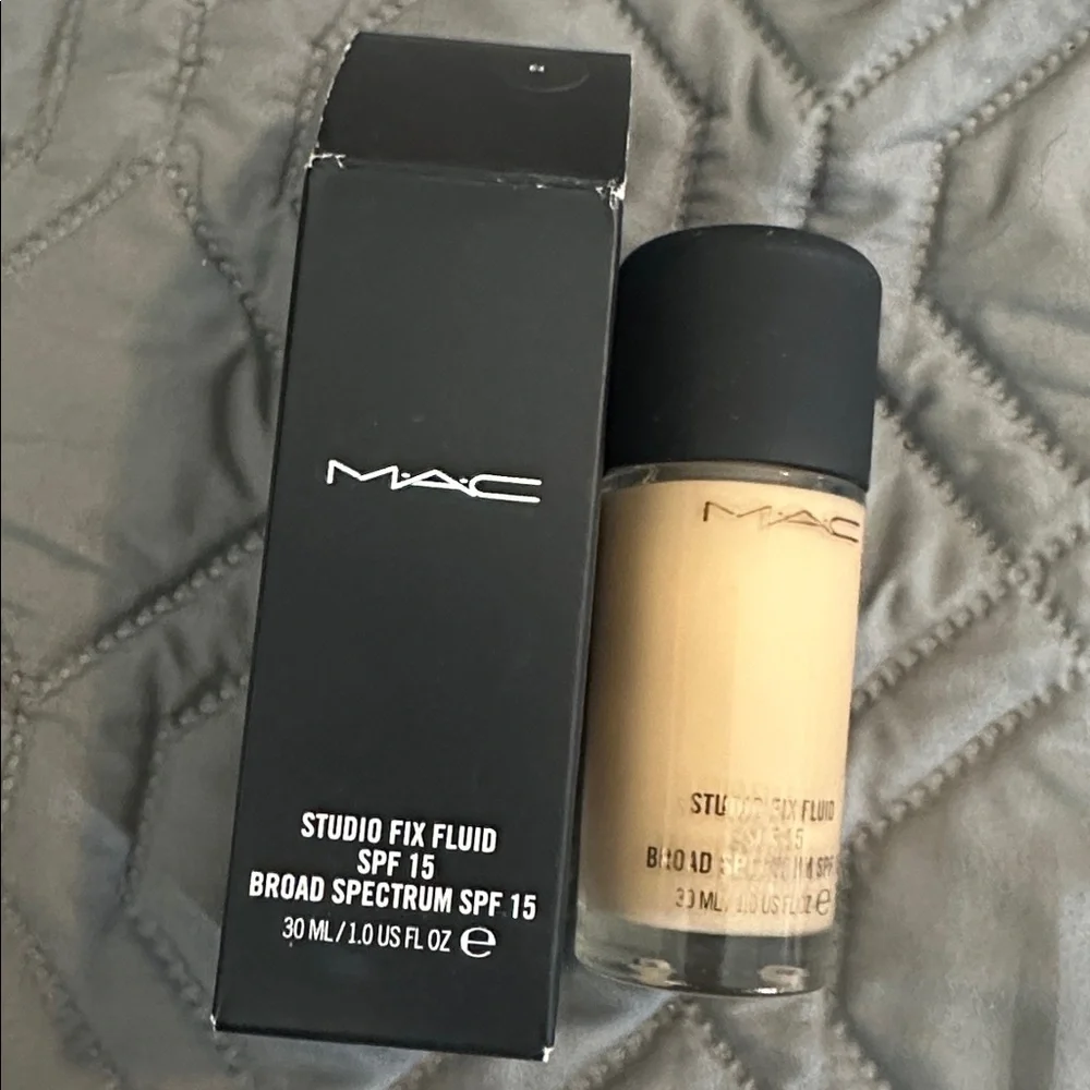 Mac Studio Fix Fluid foundation C4